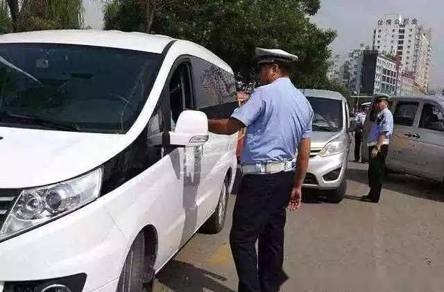 自己怎样贴车玻璃膜 158481904920883.png