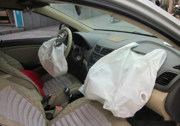 如何正确使用安全气囊避免事故 15862126298516629.png