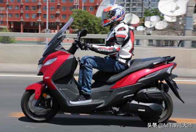 还在纠结?试驾多用途踏板车三阳"九妹"z300i,动力强,配置好