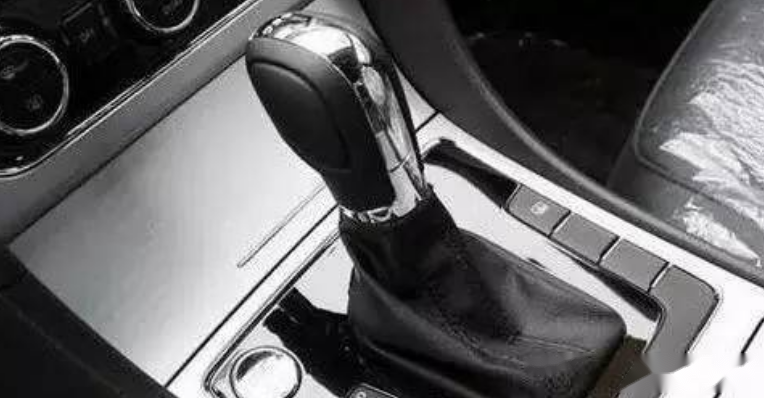 跑车是手动挡还是自动档 15890528736204474.png