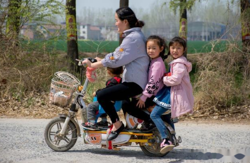 电动车怎么骑教学小孩 15901775332459226.png