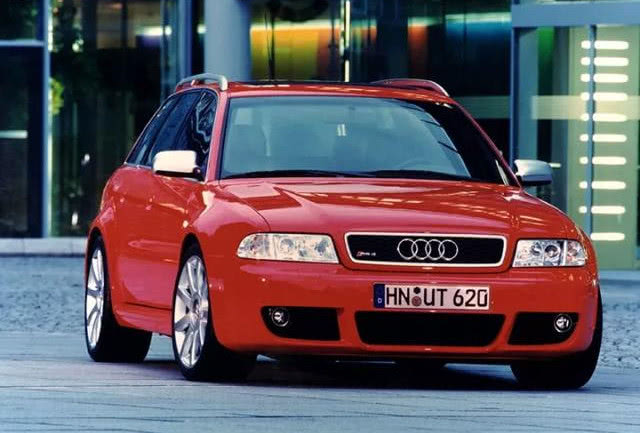 图:产于2000年至2001年间的奥迪rs4 avant(8d).