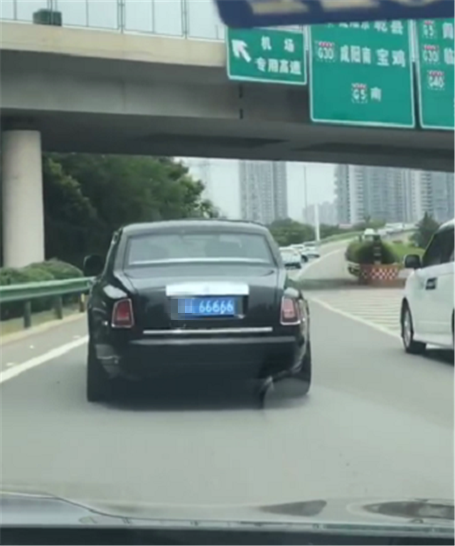 又见"连号牌"豪车,这次是劳斯莱斯,挂66666牌,车主县城首富