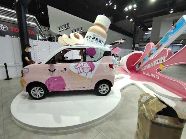 与喜茶玩跨界/增加6轮皮卡?五菱宏光mini ev多款特别版曝光