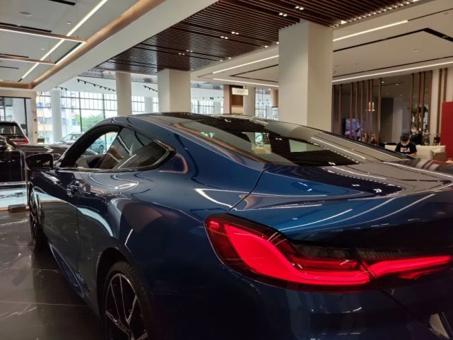 实拍宝马8系coupe,百万级双门轿跑车,称得上bmw家族旗舰吗