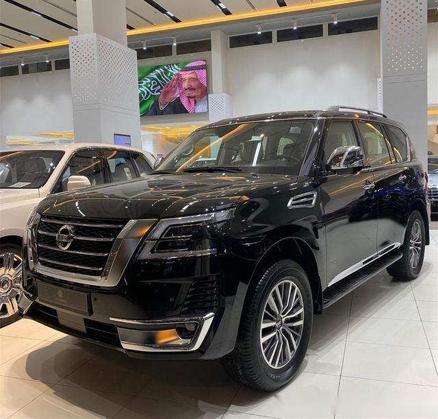 日产终于走心了!新款途乐实拍,v8自吸 四驱,黑色外观更霸气!