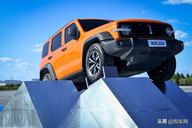 新手也能0基础越野！wey坦克300，智能、越野全都要