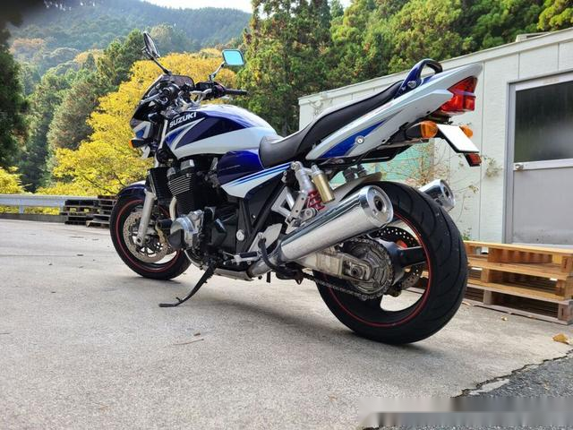 铃木gsx1400是经典油冷怪摩托车