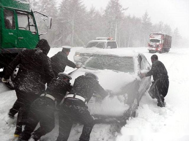 东北一场大暴雪,揭开了新能源汽车的遮羞布,车主:服了