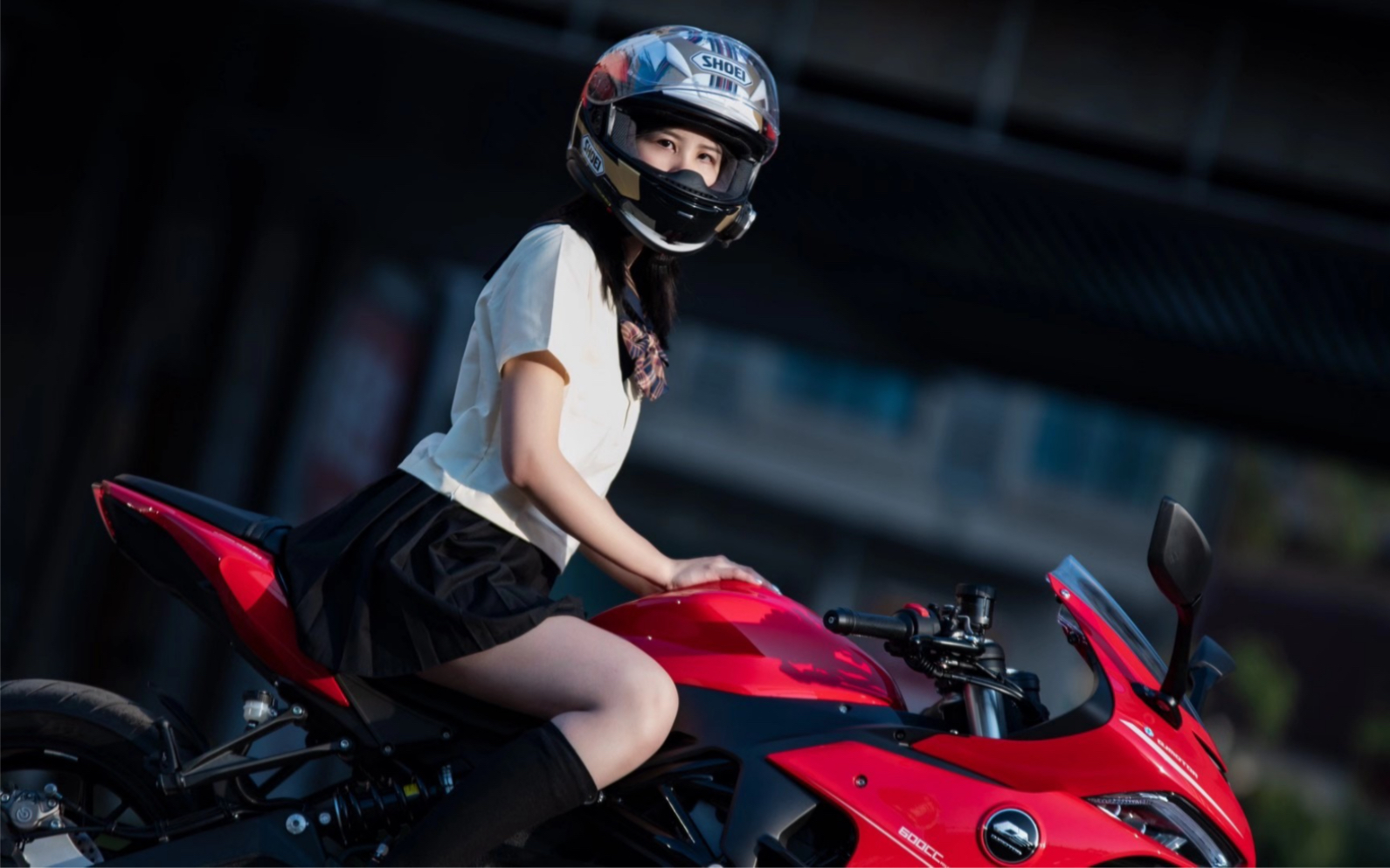 qjmotor 赛600 jks女骑试驾 新车上市 宣传片