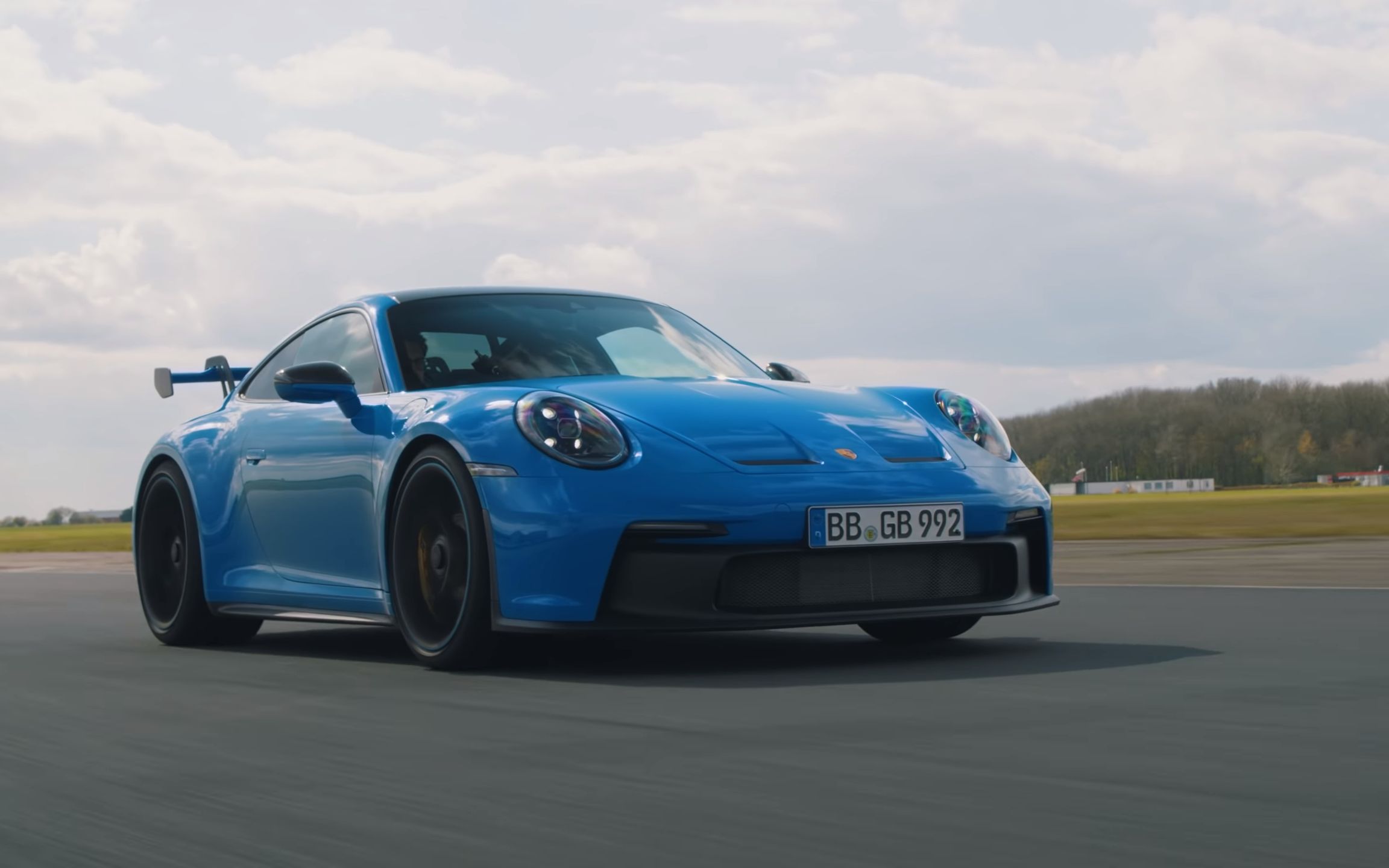 【中字】全新保时捷911gt3 (992)赛道测评:更快更轻更