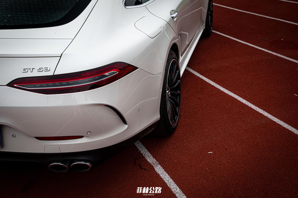 【菲常体验】绿荫场上的绅士 试驾AMG GT53四门跑车