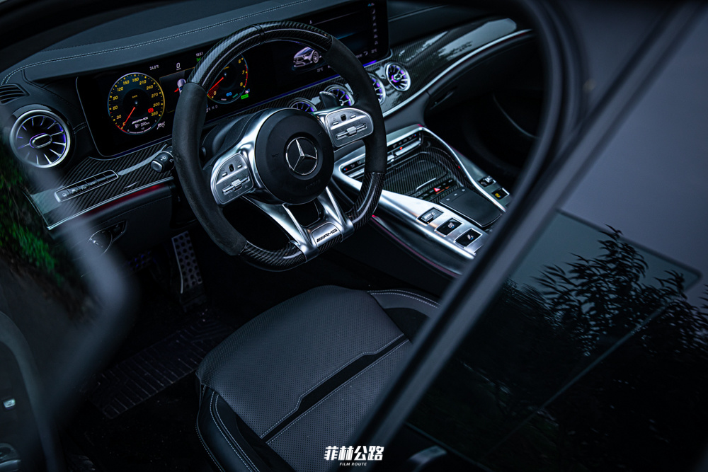 【菲常体验】绿荫场上的绅士 试驾AMG GT53四门跑车