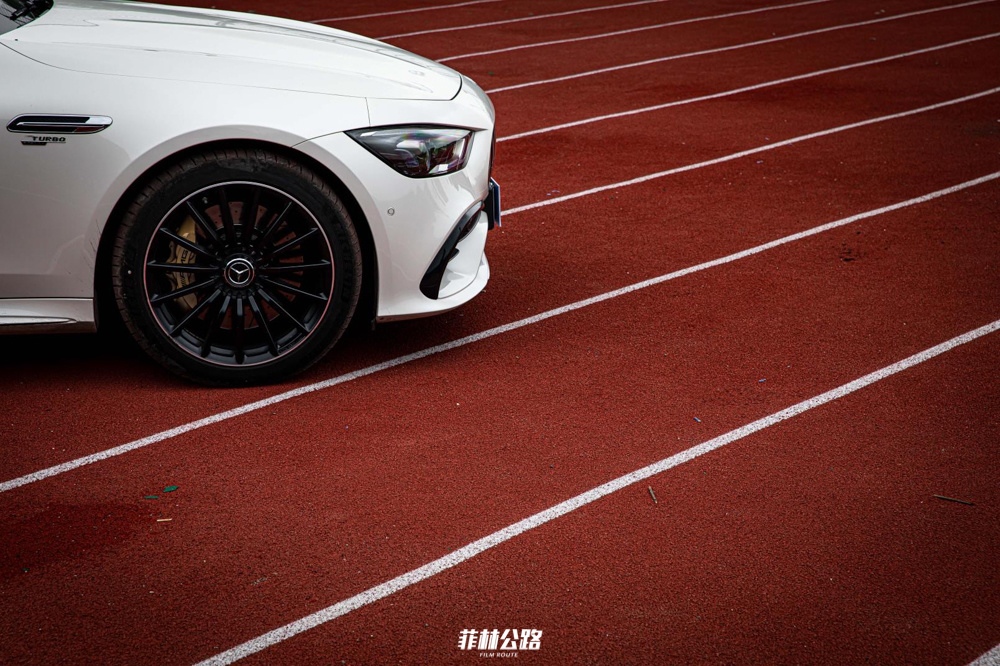 【菲常体验】绿荫场上的绅士 试驾AMG GT53四门跑车
