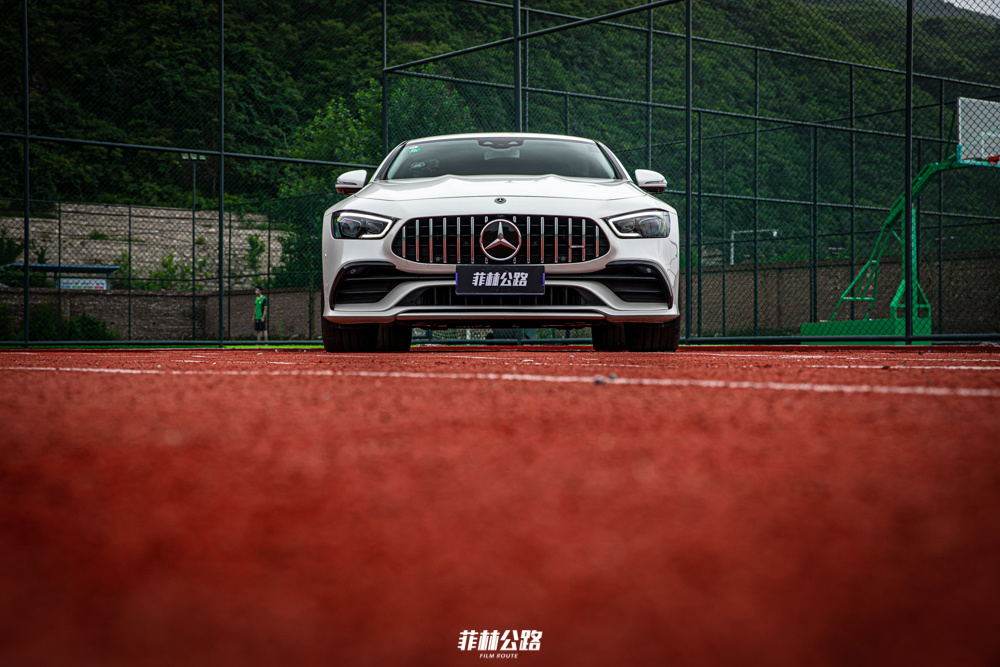 【菲常体验】绿荫场上的绅士 试驾AMG GT53四门跑车