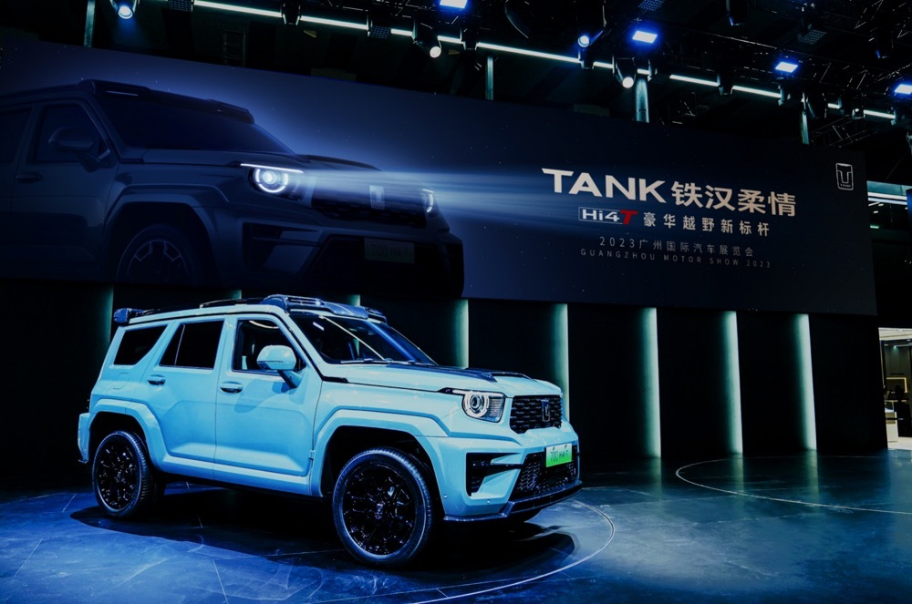 坦克700新能源车窗上的黑色线条增加了些许赛博朋克的感觉_易车