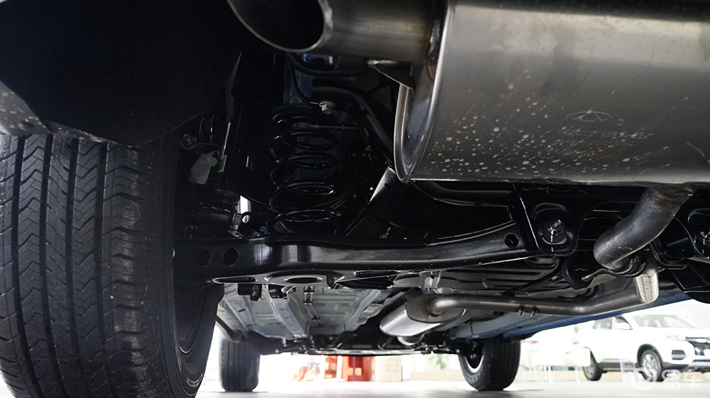 易车 瑞虎7空间摘要 摘要详情底盘方面,采用前麦弗逊独立式 后多连杆