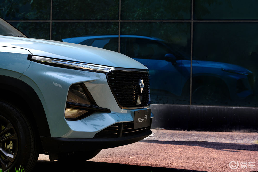 新宝骏rs-3车标_内饰_后排