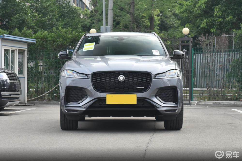 捷豹f-pace在外观设计上充斥着"豹力美学",孔武有力的线条搭配和凹凸