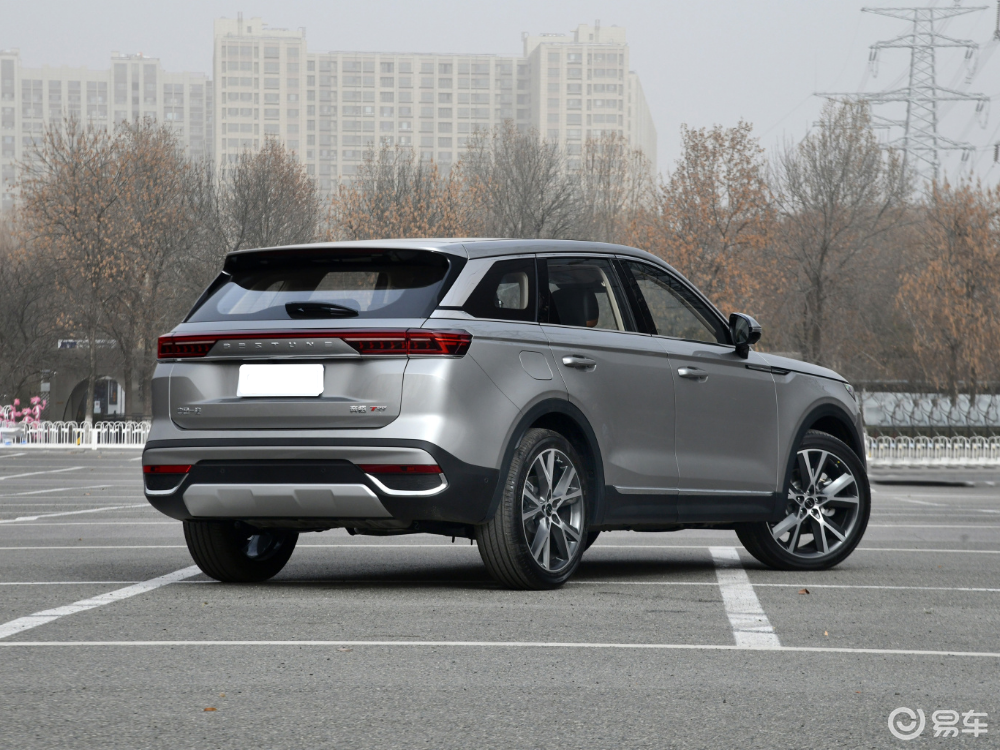 至于动力方面,一汽奔腾t99标配2.