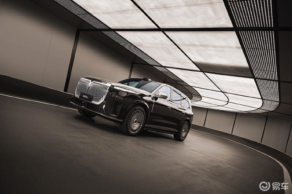 50万级大型SUV二选一 岚图泰山能否挑战问界M9？