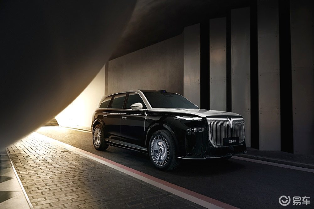 50万级大型SUV二选一 岚图泰山能否挑战问界M9？