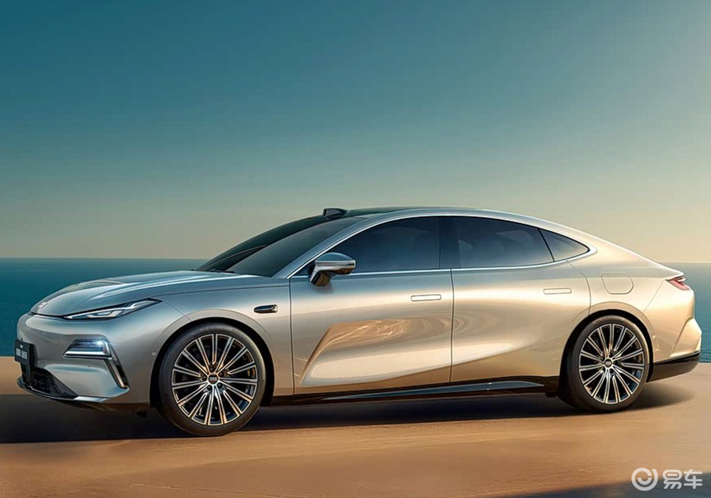 吉利银河星耀8远航家开启预售,看完亮点才知道有多卷