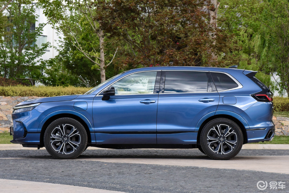 当前位置:>易车>皓影锐·混动e 前脸摘要>摘要详情>唐dm-i在王朝家族