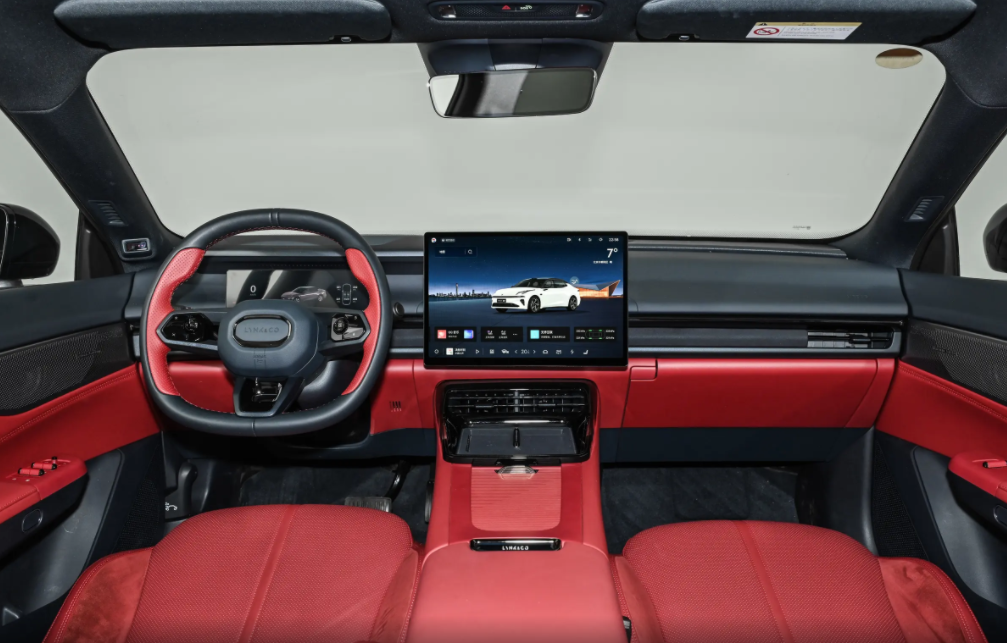 指导价17.58万，这车碳纤维尾翼版上市，运动感更强？