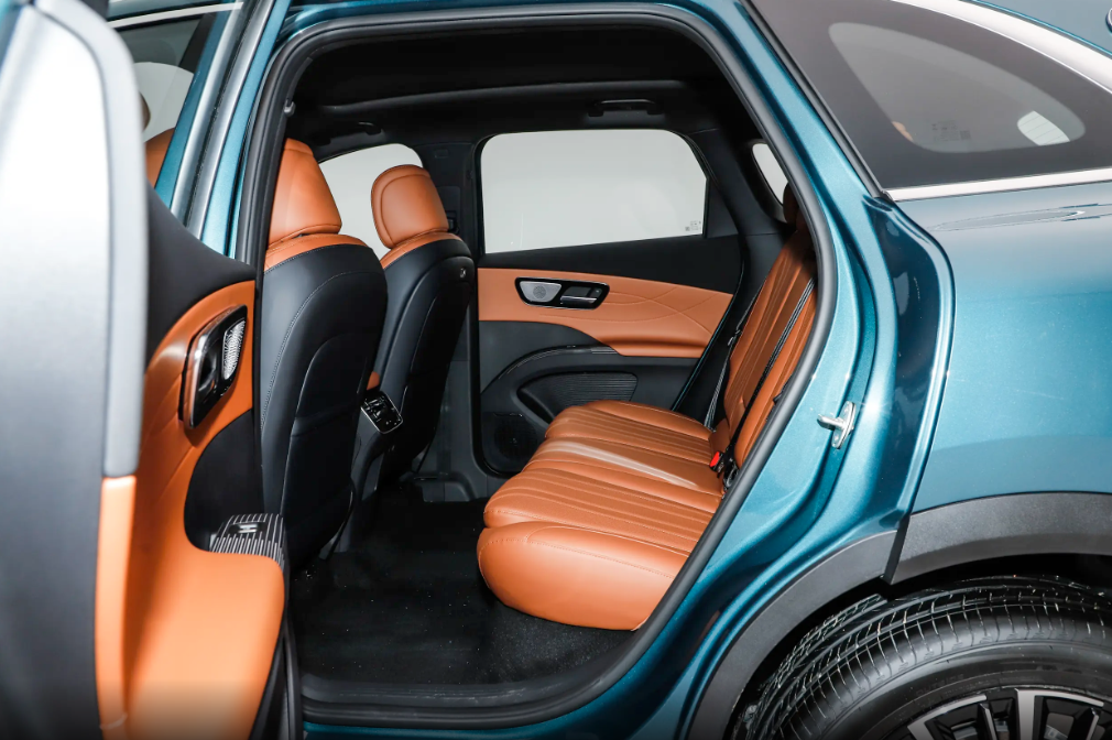 第五代瑞虎8遇上第四代博越L,谁能满足家庭用户核心需求?