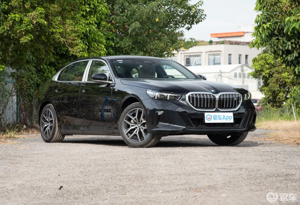 配置升级/售价下调，2026款宝马i5上市，36.8万起