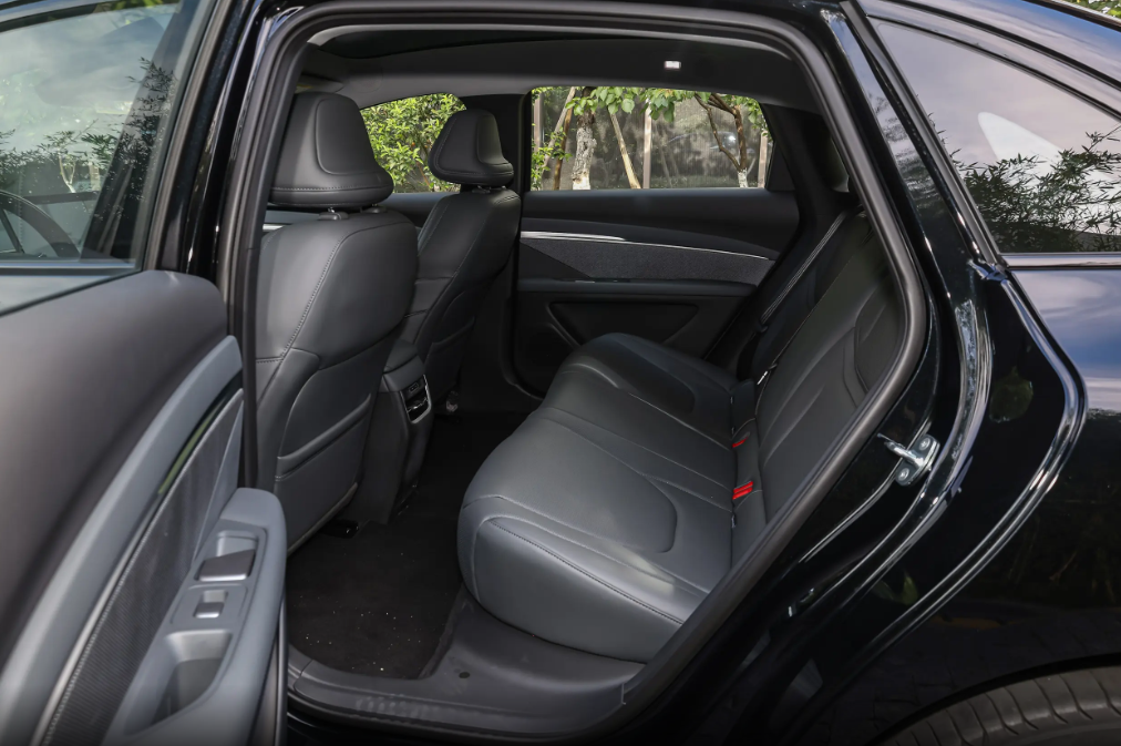 小鹏M03和长安启源A06，14万家轿选新势力还是新央企