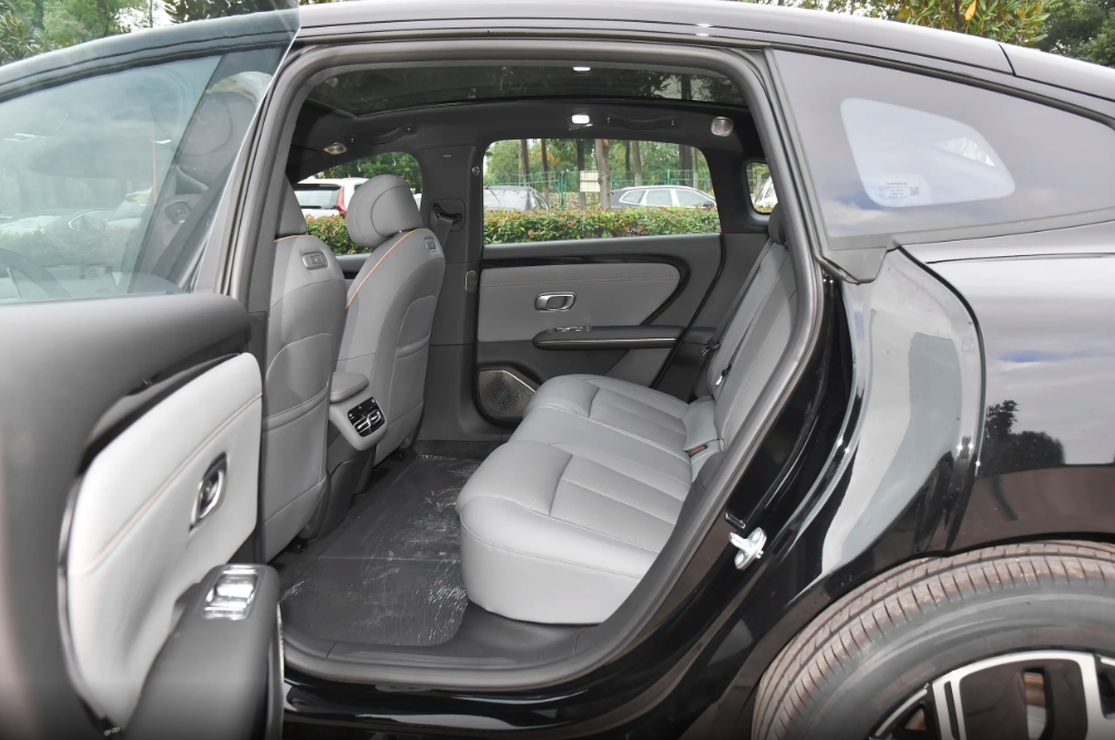 小鹏M03和长安启源A06，14万家轿选新势力还是新央企