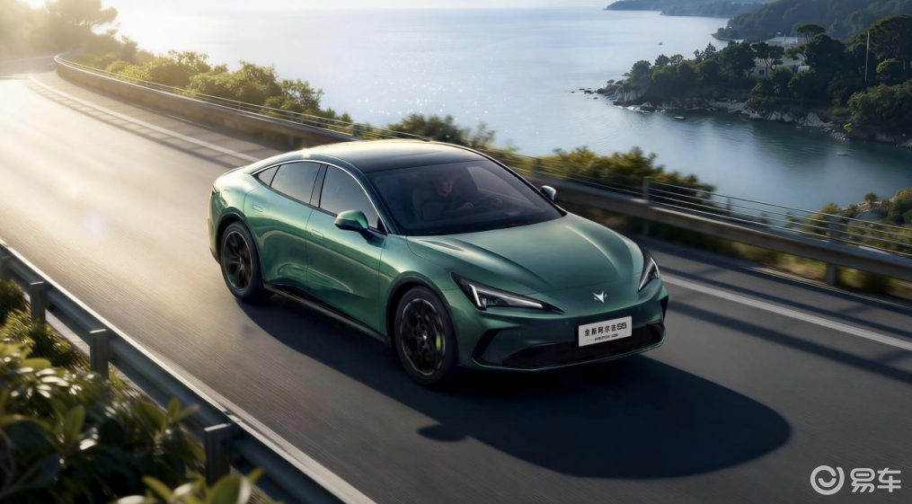 传统B级车危险了！极狐阿尔法S5预售补贴价11.28万起