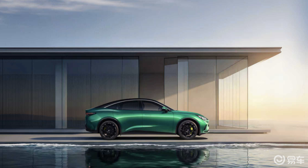 传统B级车危险了！极狐阿尔法S5预售补贴价11.28万起