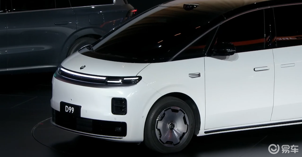 零跑26年目标年销100万台 首款MPV零跑D99亮相