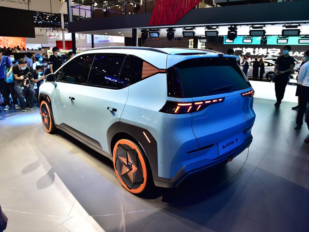 广州车展科幻时尚的小型纯电suv广汽埃安y全球首发