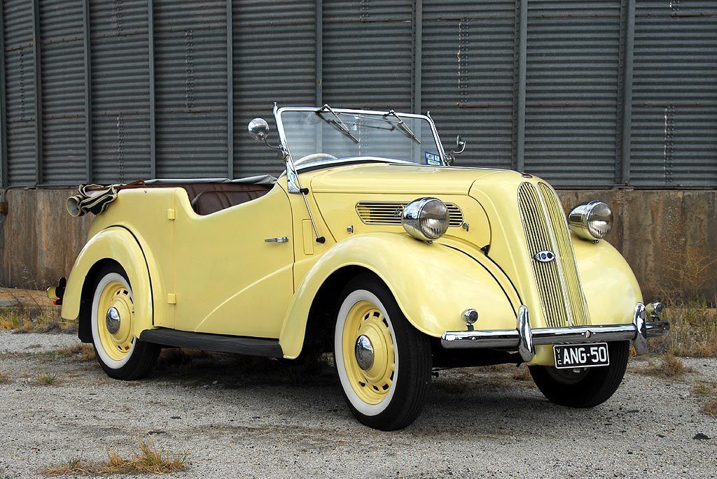 而英国tourer逐渐带上了运动范儿,有着更低的腰线,越来越像跑车.