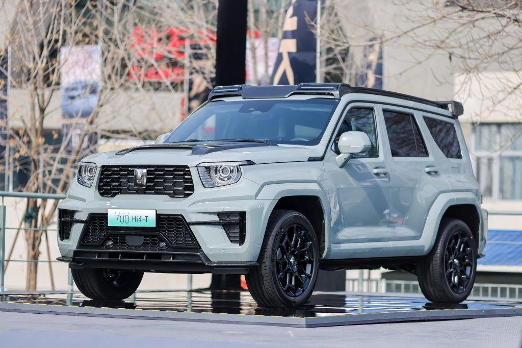 同时,坦克700hi4-t还搭载多模式全地形系统,有标准,经济,运动,雪地,泥