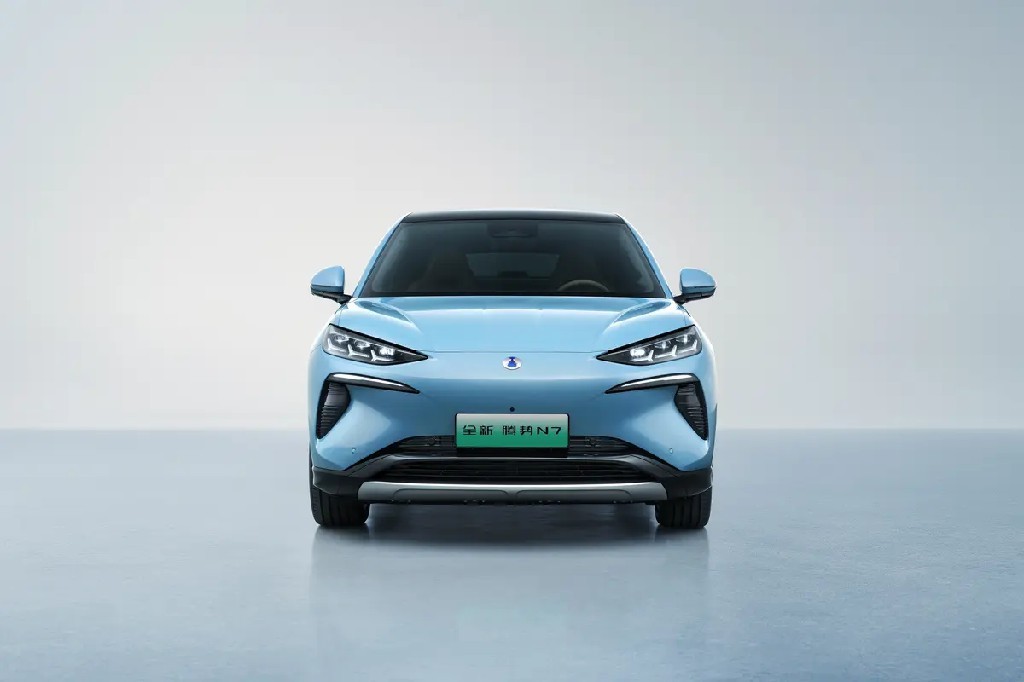 全新腾势n7提供三种配置从标准续航版的550km到四驱性能版的6_易车