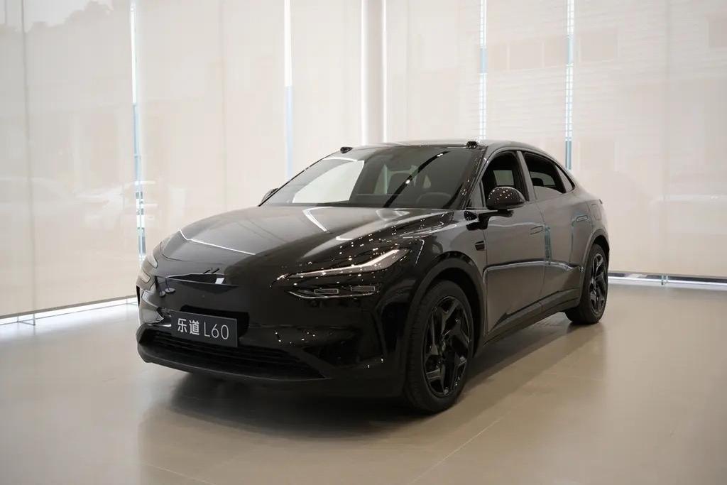 乐道L60黑骑士体验，21万级纯电SUV的“暗黑潮玩”