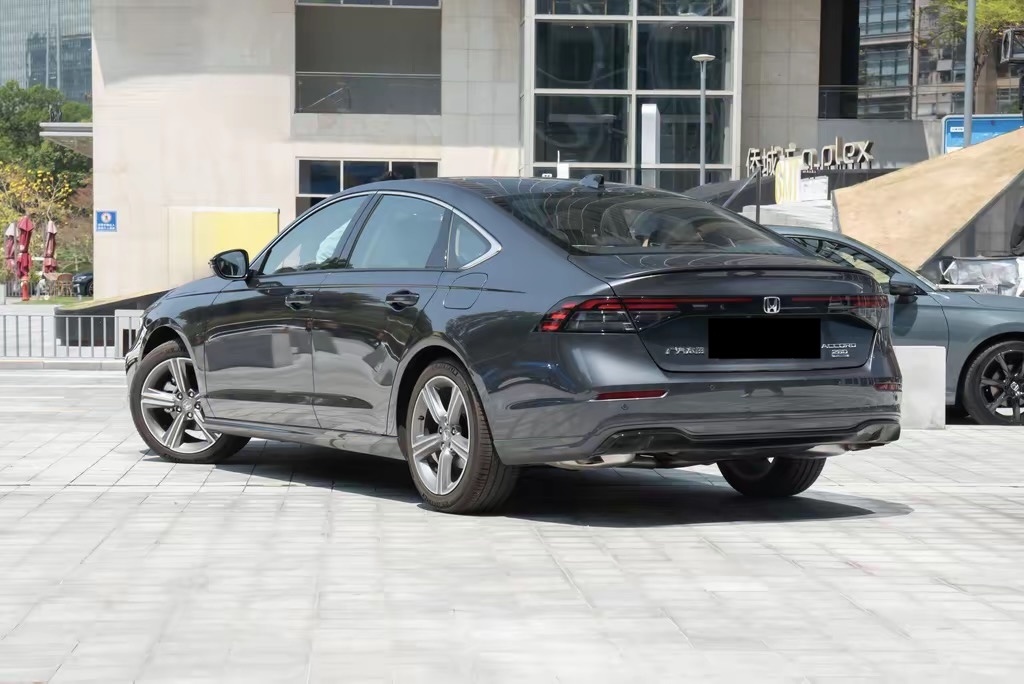 家用商务兼顾?亚洲龙星耀版、雅阁、凯美瑞对比解析,选谁对