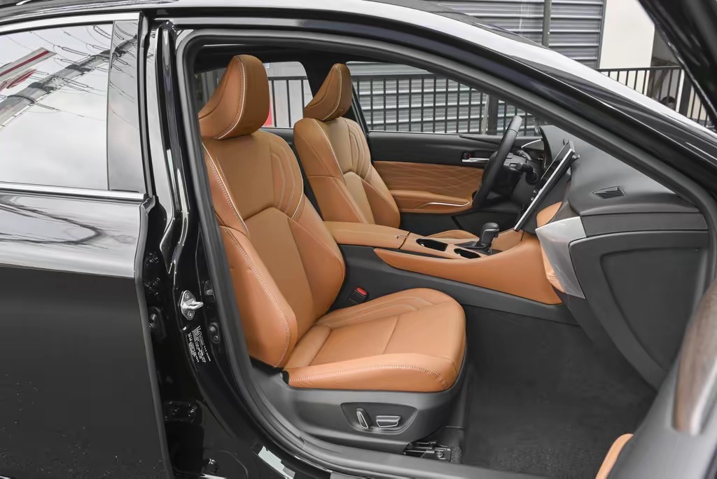 家用商务兼顾?亚洲龙星耀版、雅阁、凯美瑞对比解析,选谁对