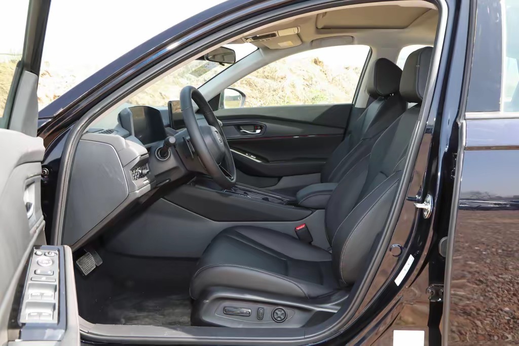 家用商务兼顾?亚洲龙星耀版、雅阁、凯美瑞对比解析,选谁对