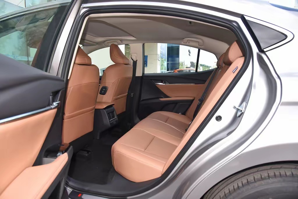 家用商务兼顾?亚洲龙星耀版、雅阁、凯美瑞对比解析,选谁对