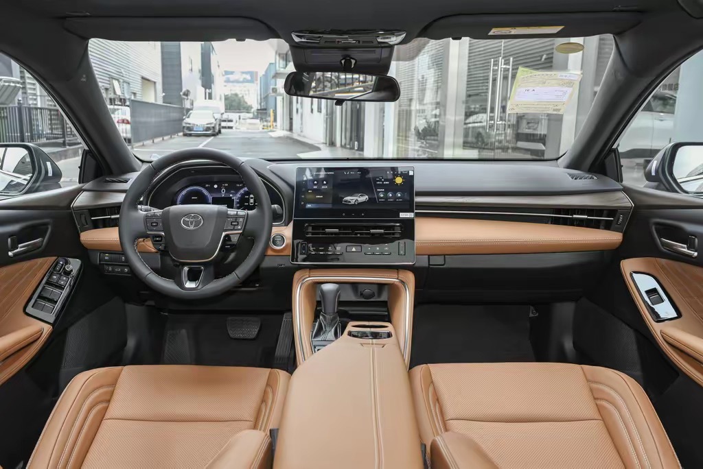 家用商务兼顾?亚洲龙星耀版、雅阁、凯美瑞对比解析,选谁对