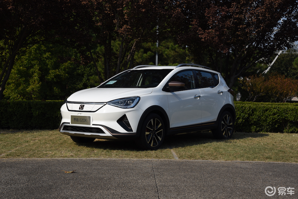 江淮大众旗下首款"混血儿" 试驾思皓e20 x_易车