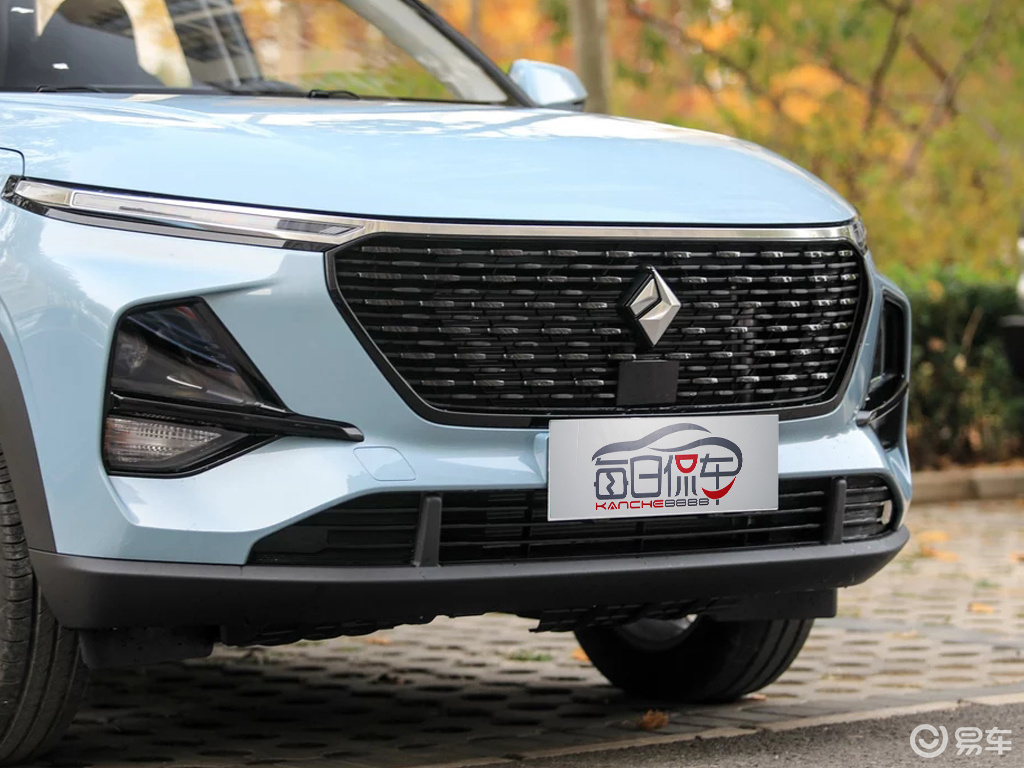 新宝骏rs3车身颜色车标卤素灯