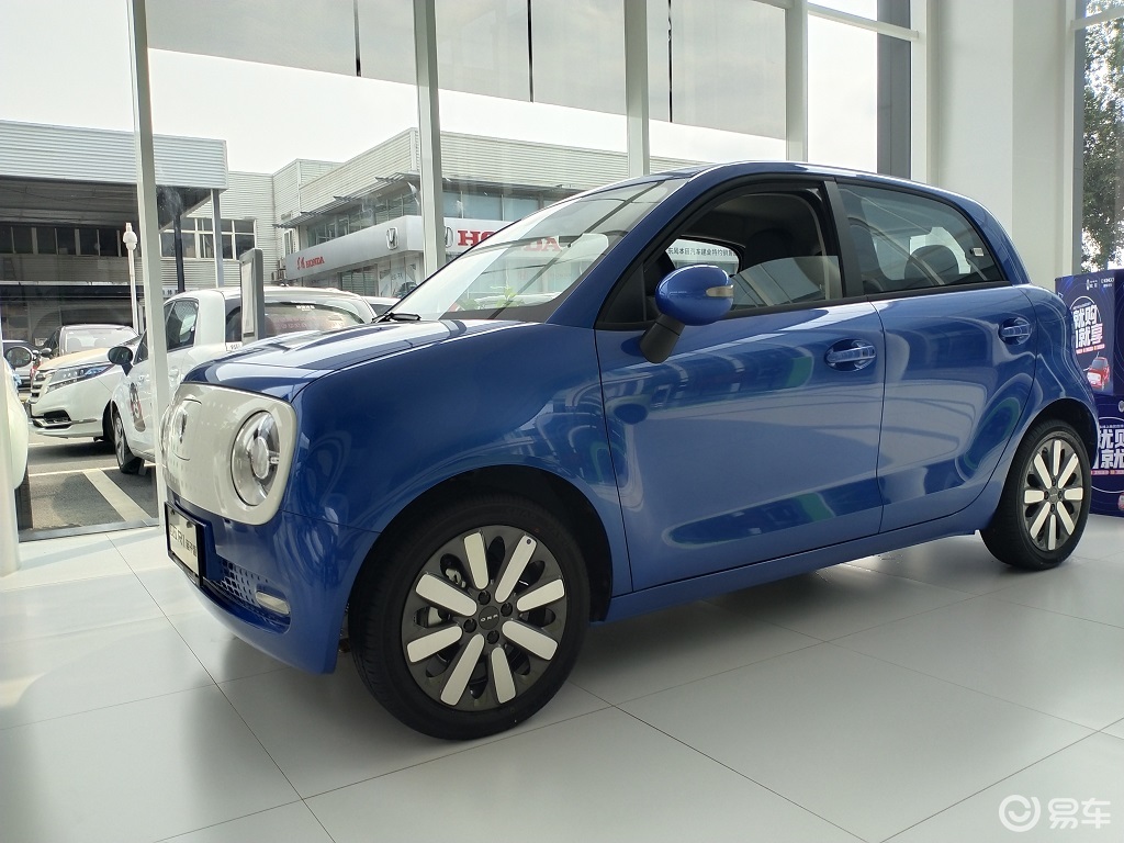 这款车由2018年底上市的欧拉r1(参数|询价|图片)更名而来,其外观基本