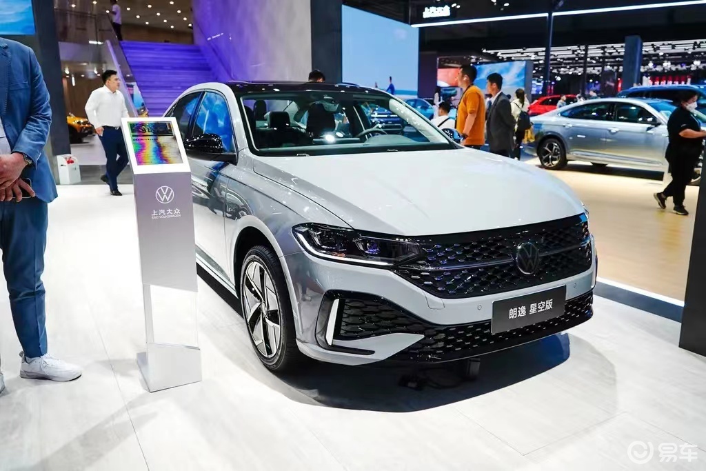 2024款朗逸继续提供普通版和星空版两种风格前脸可选_易车